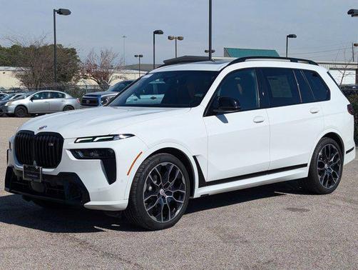 2023 BMW X7 M60i