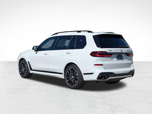 2023 BMW X7 M60i