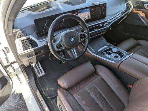 2023 BMW X7 M60i