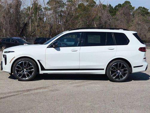 2023 BMW X7 M60i