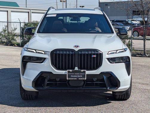 2023 BMW X7 M60i