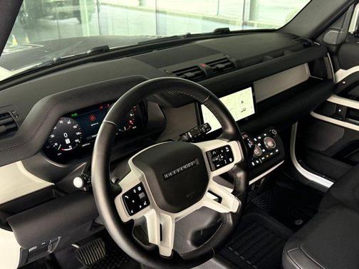 2024 Land Rover Defender 110 P400 S