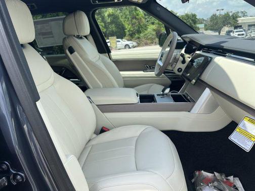 2025 Land Rover Range Rover P550e SE