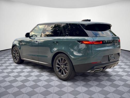 Giola Green Metallic 2025 Land Rover Range Rover Sport SE