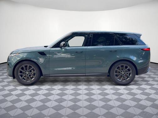 Giola Green Metallic 2025 Land Rover Range Rover Sport SE