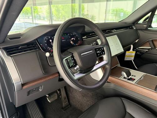 Belgravia Green Metallic 2026 Land Rover Range Rover P400 SE