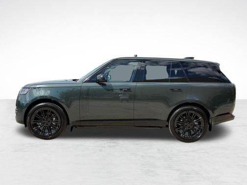 Belgravia Green Metallic 2026 Land Rover Range Rover P400 SE