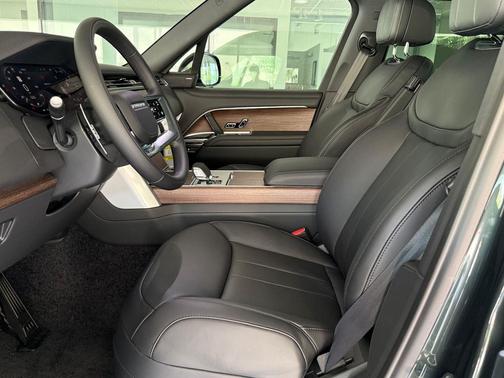 Belgravia Green Metallic 2026 Land Rover Range Rover P400 SE