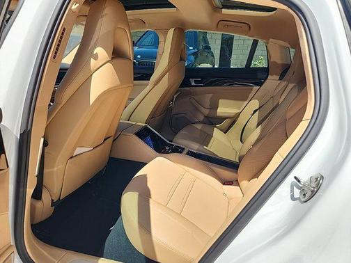 2021 Porsche Panamera 2