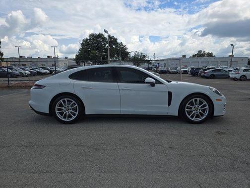 2021 Porsche Panamera 2