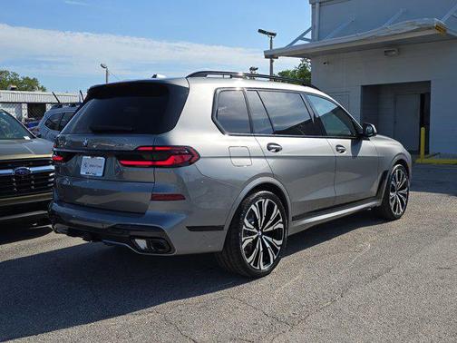 2025 BMW X7 xDrive40i