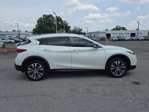 2019 INFINITI QX30 LUXE