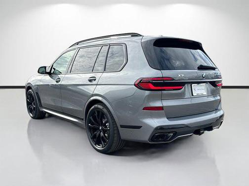 Skyscraper Grey Metallic 2026 BMW X7 M60i