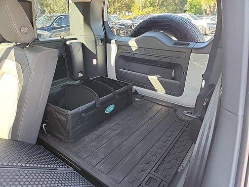 2024 Land Rover Defender 110 P400 X-Dynamic SE