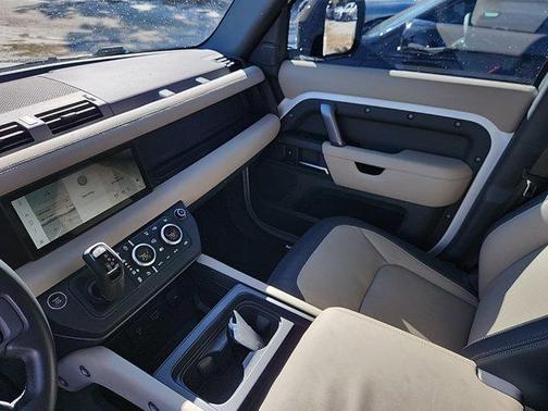 2024 Land Rover Defender 110 P400 X-Dynamic SE