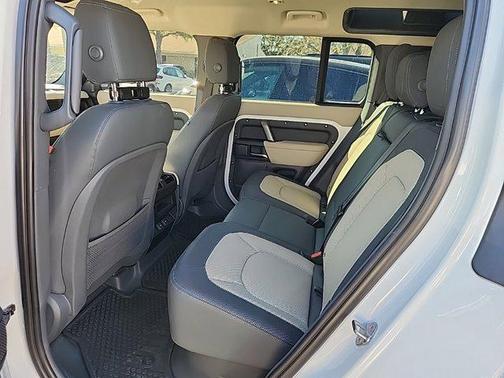 2024 Land Rover Defender 110 P400 X-Dynamic SE