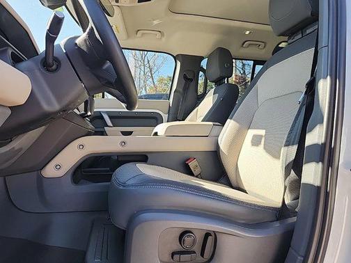 2024 Land Rover Defender 110 P400 X-Dynamic SE
