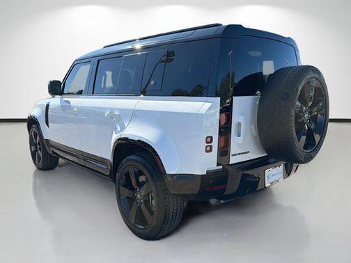2024 Land Rover Defender 110 P400 X-Dynamic SE
