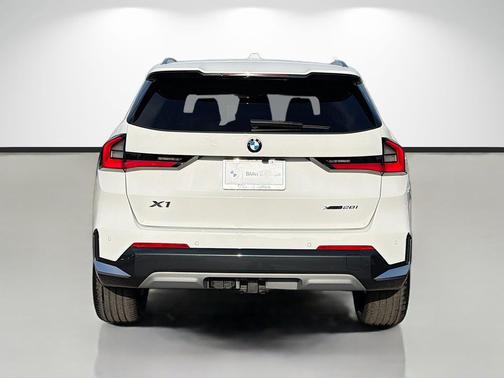 Alpine White 2026 BMW X1 xDrive28i