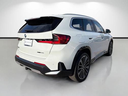 Alpine White 2026 BMW X1 xDrive28i