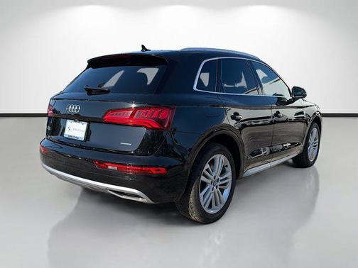 Mythos Black Metallic 2019 Audi Q5 2.0T Premium Plus