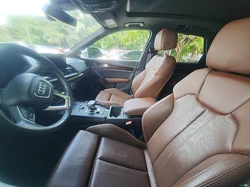 Mythos Black Metallic 2019 Audi Q5 2.0T Premium Plus