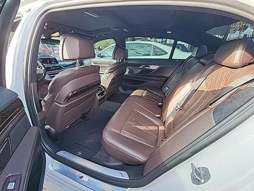 2022 BMW 750 i xDrive