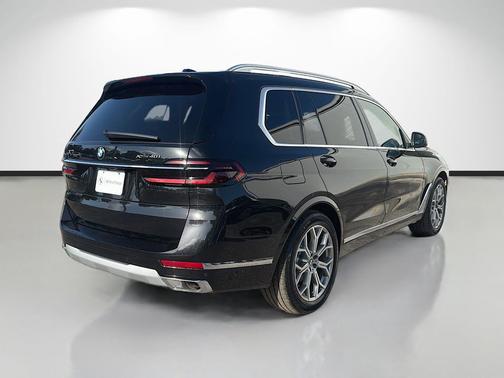 Black Sapphire Metallic 2027 BMW X7 xDrive40i