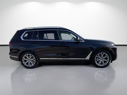 Black Sapphire Metallic 2027 BMW X7 xDrive40i