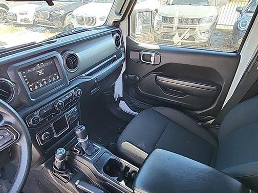 2022 Jeep Gladiator Sport