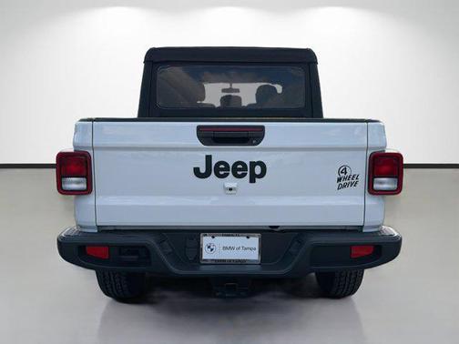 2022 Jeep Gladiator Sport