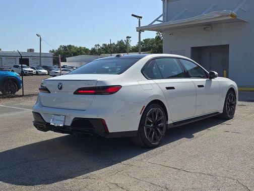 2023 BMW 760 i xDrive