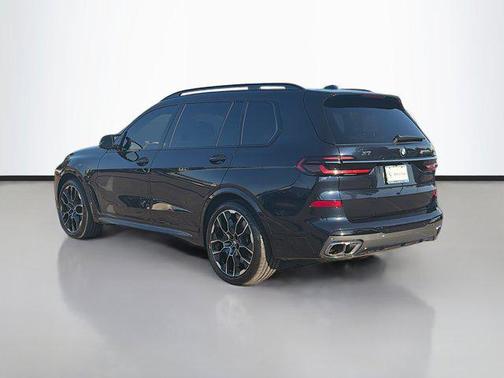 2023 BMW X7 M60i