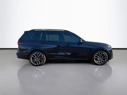 2023 BMW X7 M60i