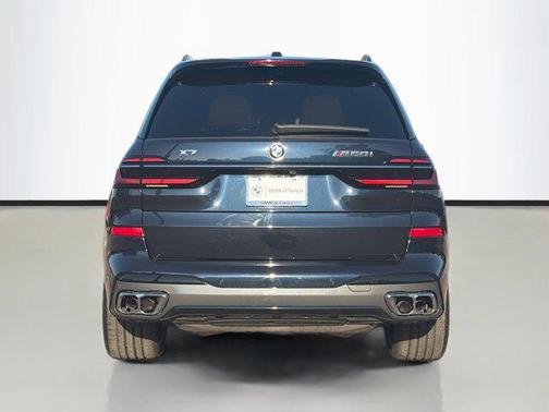 2023 BMW X7 M60i