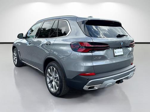 Skyscraper Grey Metallic 2026 BMW X5 sDrive40i