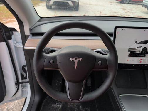 2025 Tesla Model Y Long Range Dual Motor Rear-Wheel Drive