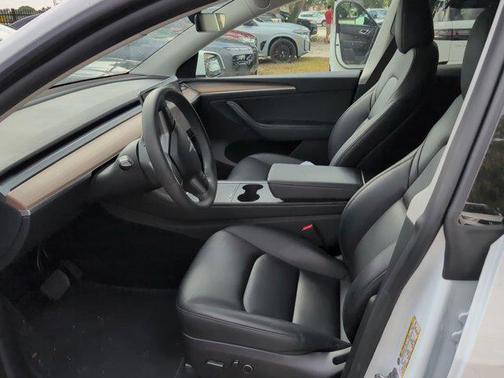 2025 Tesla Model Y Long Range Dual Motor Rear-Wheel Drive