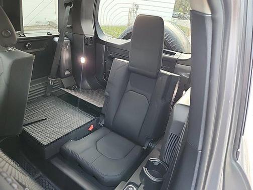 2024 Land Rover Defender 110 P300