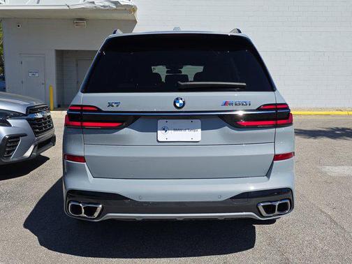 2025 BMW X7 M60i