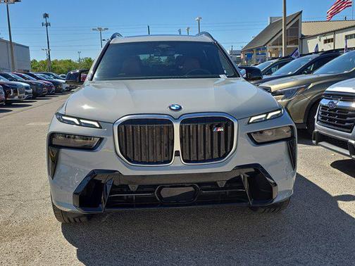 2025 BMW X7 M60i
