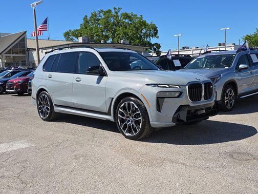 2025 BMW X7 M60i