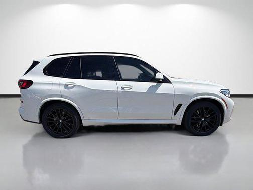 2022 BMW X5 M50i
