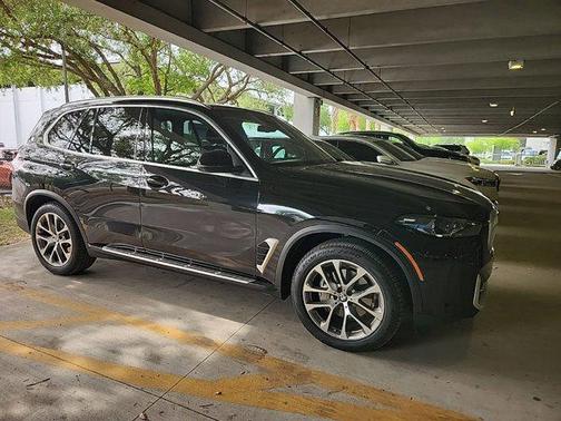 Black Sapphire Metallic 2024 BMW X5 sDrive40i