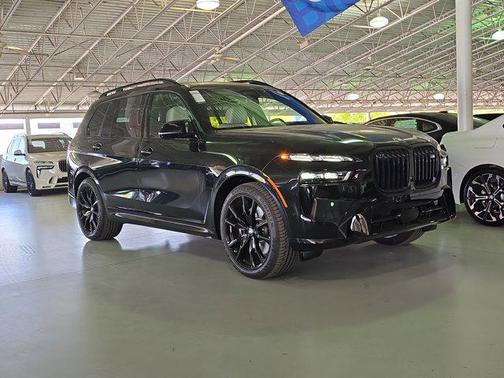 2025 BMW X7 M60i