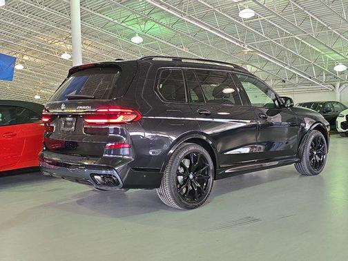 2025 BMW X7 M60i
