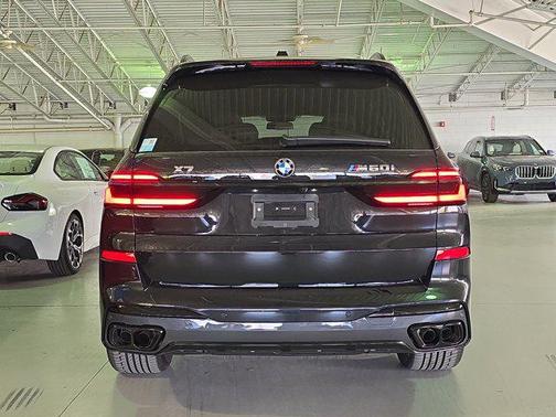 2025 BMW X7 M60i