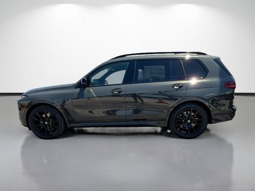 Dravit Grey Metallic 2027 BMW X7 M60i