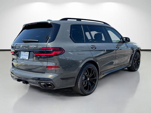 Dravit Grey Metallic 2027 BMW X7 M60i