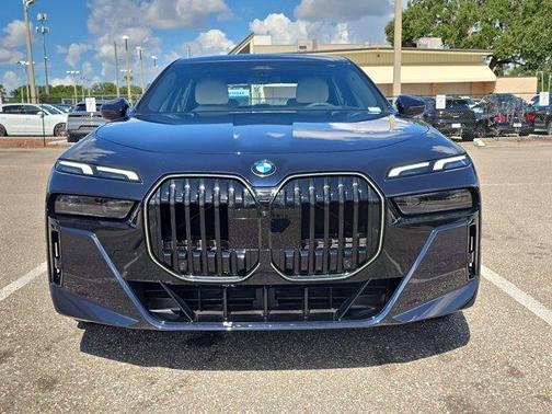 2025 BMW 740 i